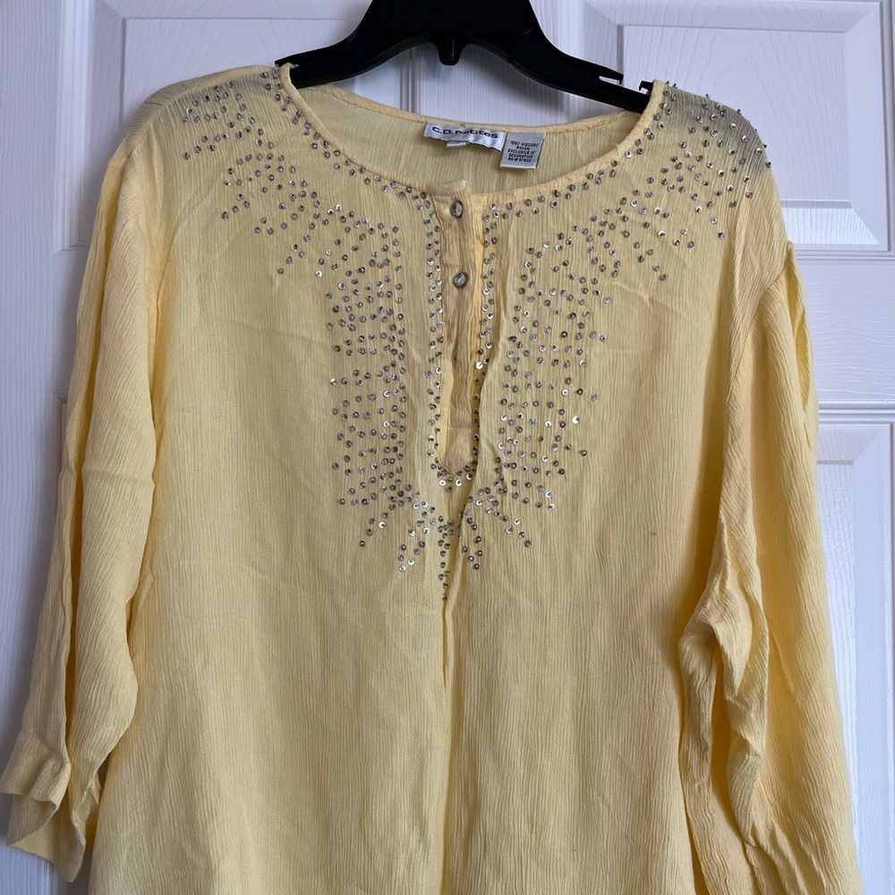 CD Petites new unworn preowned 3/4 sleeves rayon button front women’s top in L.